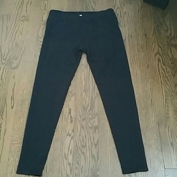 BLACK FABLETICS LEGGINGS - XL - Picture 2 of 4